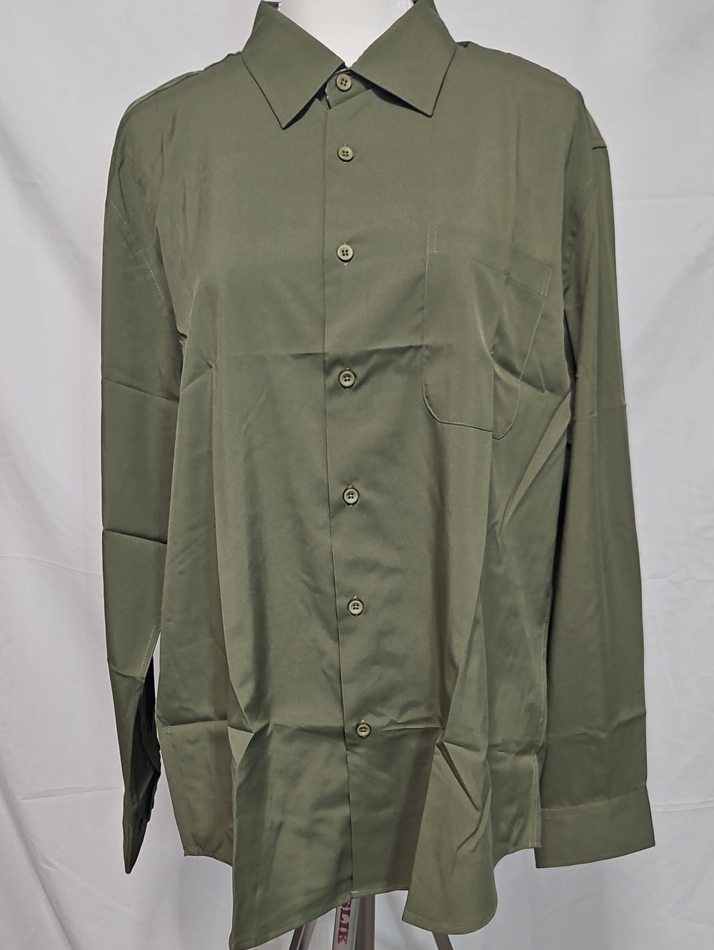 Men's Casual Olive Green Button-Down Shirt with Chest Pocket
